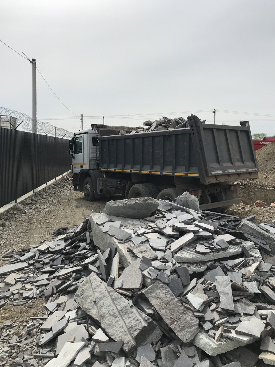 Доставка песка и щебня на объект в Воскресенске